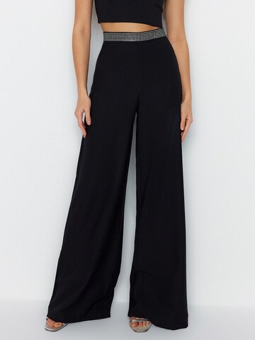 Wide leg Pantaloni di Trendyol in nero: frontale