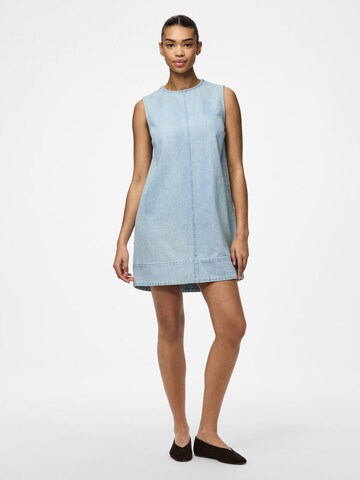 Robe 'PCFlora' PIECES en bleu