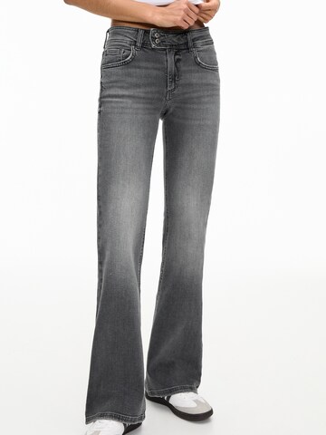 Bootcut Jean Pull&Bear en gris : devant