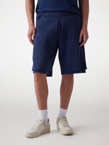 GUESS Regular Pants in Blue: front