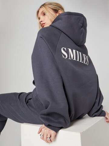 Smiles Sweatshirt 'Finn' i grå