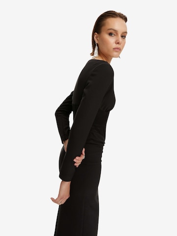 Rochie de la NOCTURNE pe negru