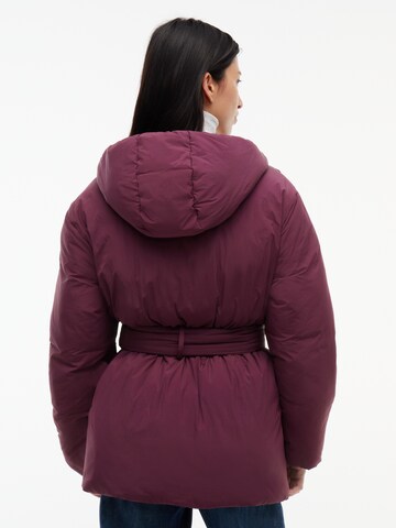 Tommy Jeans Zimní bunda – fialová
