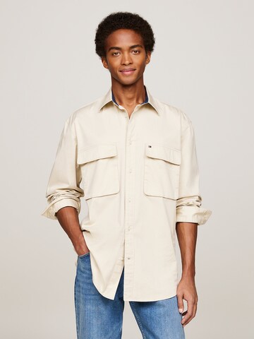 Coupe regular Chemise TOMMY HILFIGER en beige : devant