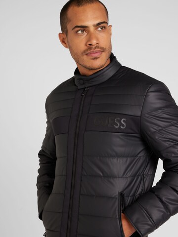 GUESS Демисезонная куртка в Черный