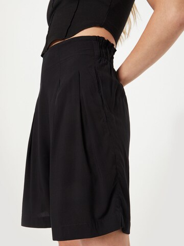 ESPRIT Loose fit Pleat-front trousers in Black