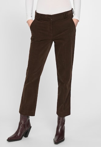 DAY.LIKE Regular Pleated Pants in Brown: front