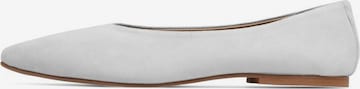 Bianco Ballet Flats in White: front