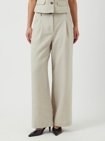 YAS Loose fit Pleat-front trousers 'YASTava' in Grey: front