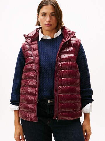 Vestă de la Tommy Hilfiger Curve pe roșu: față