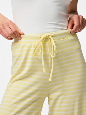 Wide Leg Pantalon 'PCMonique' PIECES en jaune