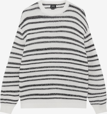 Pull&Bear Sweater in White: front