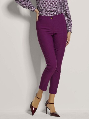 MADELEINE Slimfit Broek in Lila: voorkant