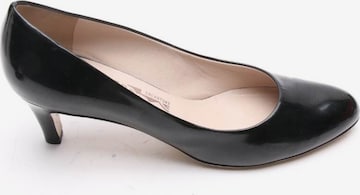 Salvatore Ferragamo Pumps 39 in Schwarz: predná strana