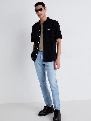 mėlyna WRANGLER Standartinis Džinsai 'RIVER'