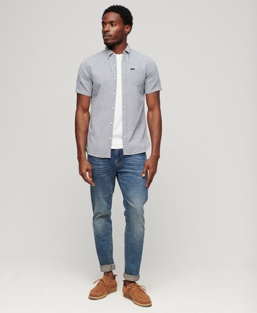 Coupe regular Chemise 'Seersucker' Superdry en bleu