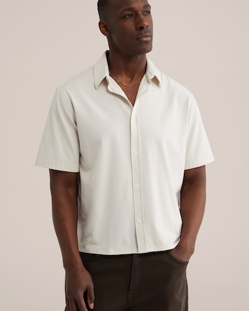 WE Fashion Regular fit Πουκάμισο σε μπεζ: μπροστά