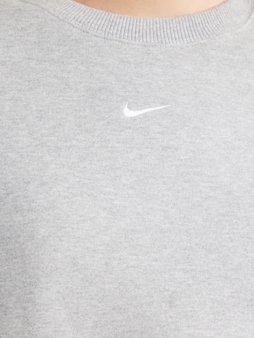 Nike Sportswear Tréning póló 'Studio' - szürke