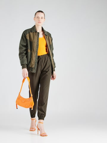 Effilé Pantalon 'ZELDA' VERO MODA en vert