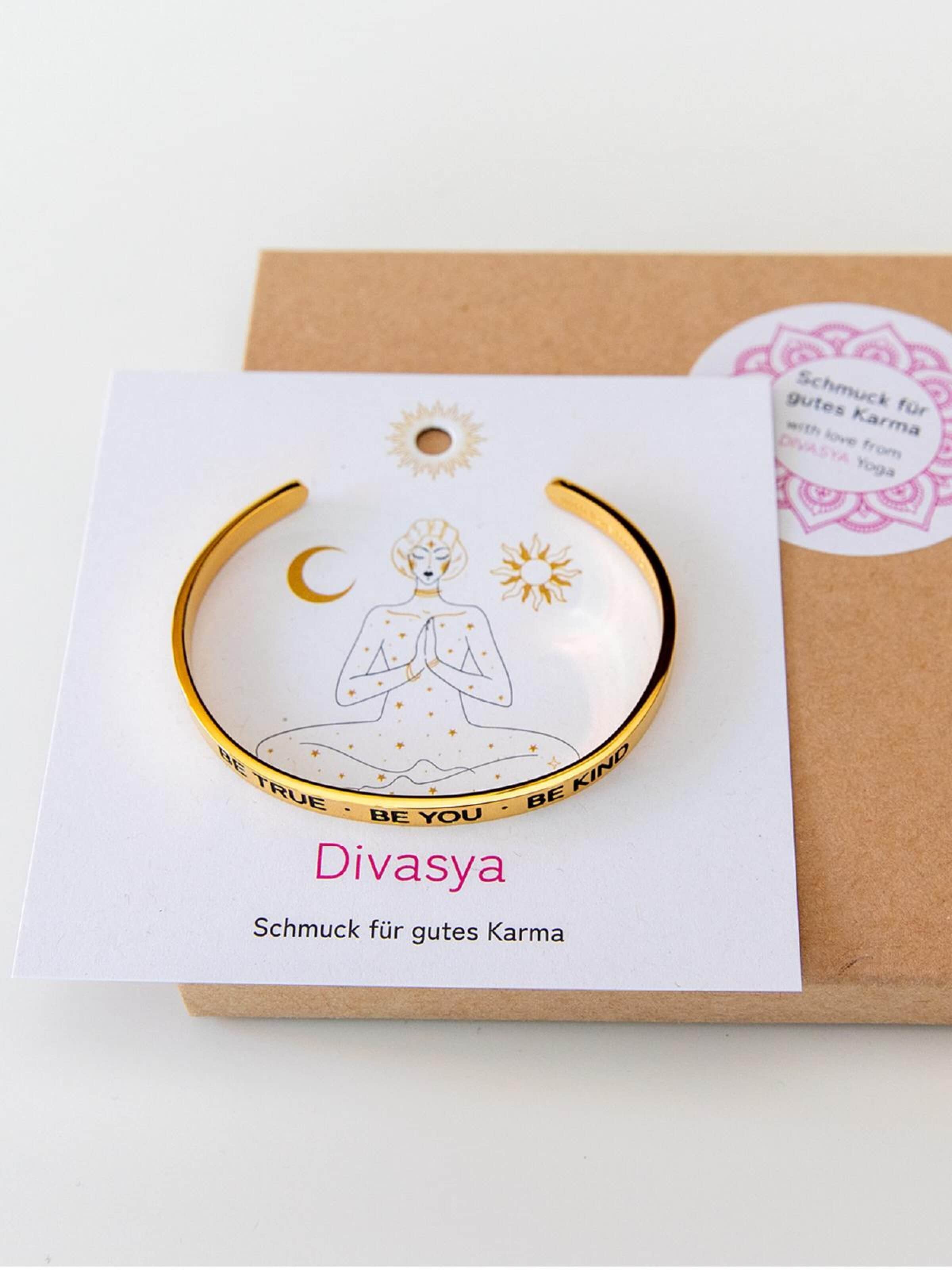 Divasya Armband 'Be true - be you - be kind'‌‌‌ in Gold: Vorderseite