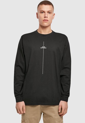 Merchcode Shirt 'Think Different' in Zwart: voorkant