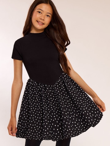 Rochie de la Lipsy pe negru: față
