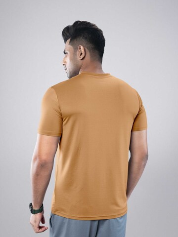 PANTONECLO - Camiseta funcional 'Pantoneclo Men's Gym Crew Neck Short Sleeve T-Shirt' en amarillo