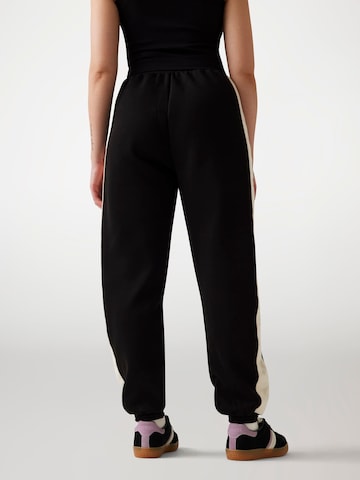 GUESS Tapered Broek in Zwart