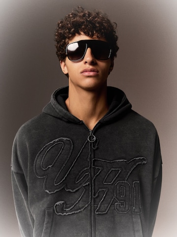 Hanorac de la Bershka pe negru