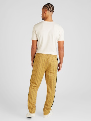 Regular Pantaloni de la LACOSTE pe galben