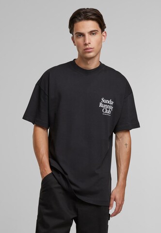 Tricou 'Sunday Running Club' de la Another Cotton Lab pe negru