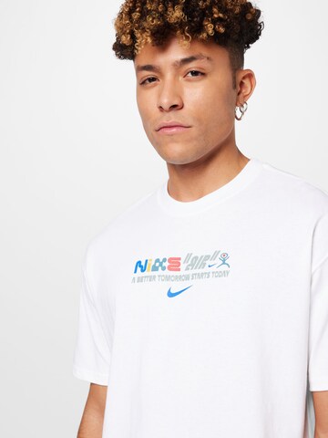 Nike Sportswear - Camisa em branco