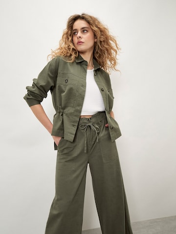 Apricot Loosefit Paper Bag Waist Wide Leg Trousers ' ' in Grün