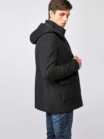 KOROSHI Between-seasons coat in Black
