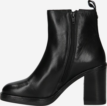 Botine 'Lillith' de la TT. BAGATT pe negru