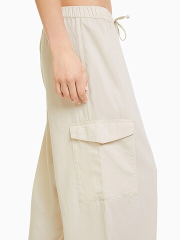 Bershka Wide leg Cargo trousers in Beige