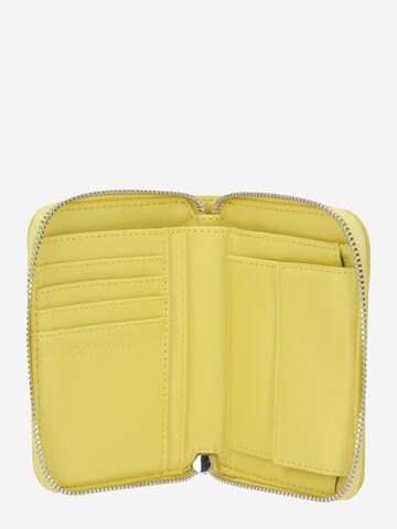 Portamonete 'GRACIE' di Calvin Klein in giallo