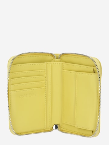 Portamonete 'GRACIE' di Calvin Klein in giallo