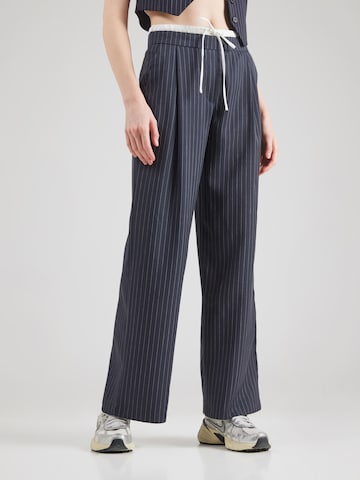 studioselect Regular Pleat-front trousers 'Sally' in Blue: front