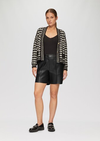 s.Oliver BLACK LABEL Regular Shorts in Schwarz: Vorderseite