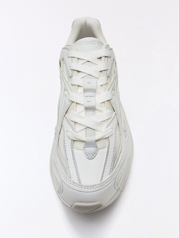 Baskets basses Bershka en blanc