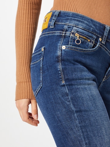 Skinny Jeans 'Rich' de la MAC pe albastru