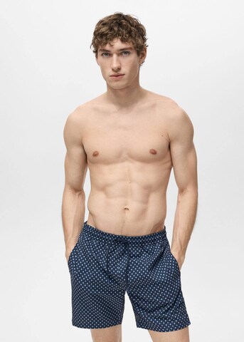 MANGO MAN Badeshorts 'Geo' in Blau: Vorderseite
