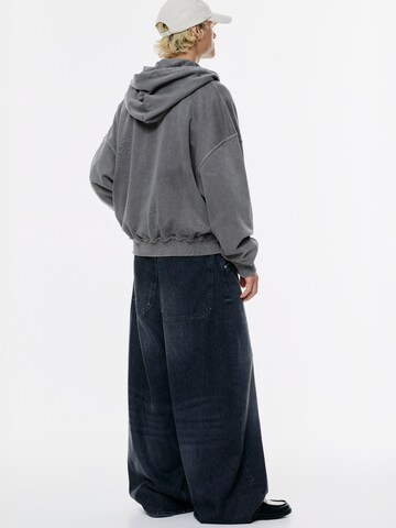 Hanorac de la Pull&Bear pe gri