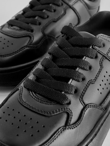 Next Sneaker in Schwarz