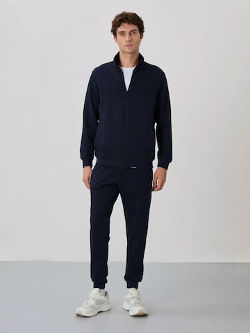 Survêtement Tommy Life en bleu : devant