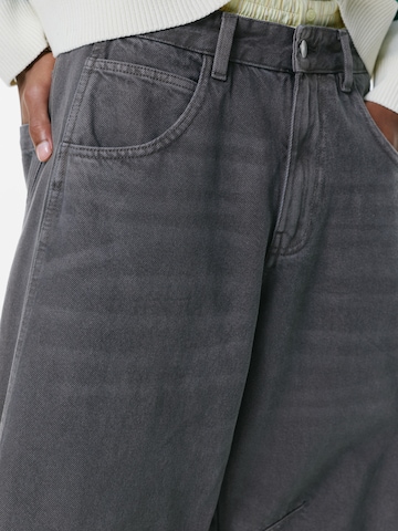 Baggy Jeans de la Pull&Bear pe gri