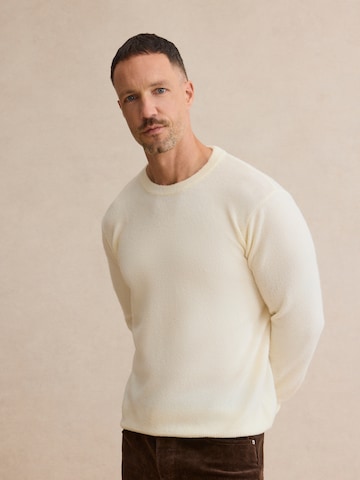 DAN FOX APPAREL Sweater 'William' in White: front