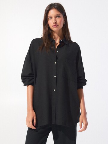 Pull&Bear Bluse in Schwarz: Vorderseite