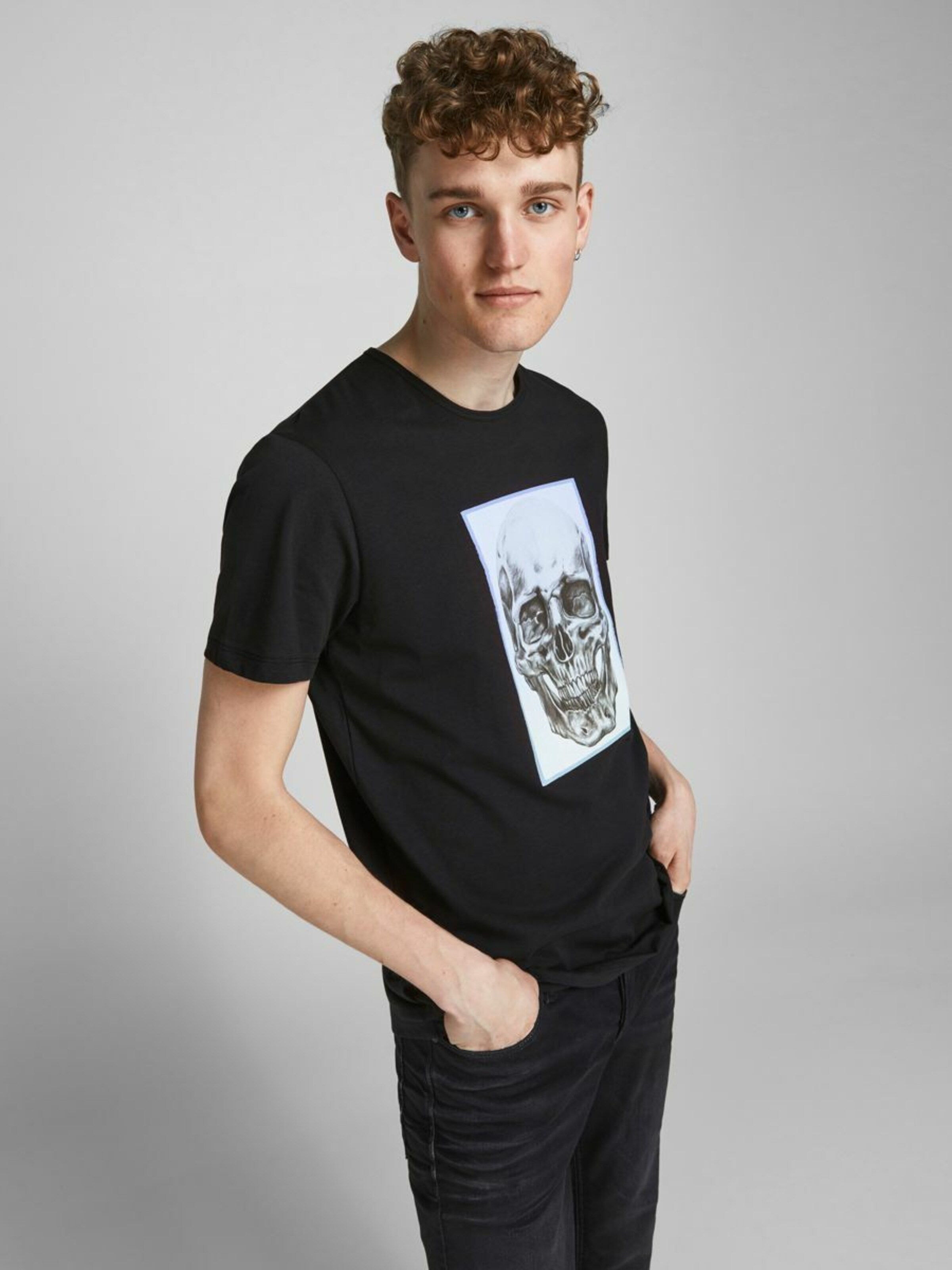 Männer Shirts JACK & JONES T-Shirt in Schwarz - QF84791